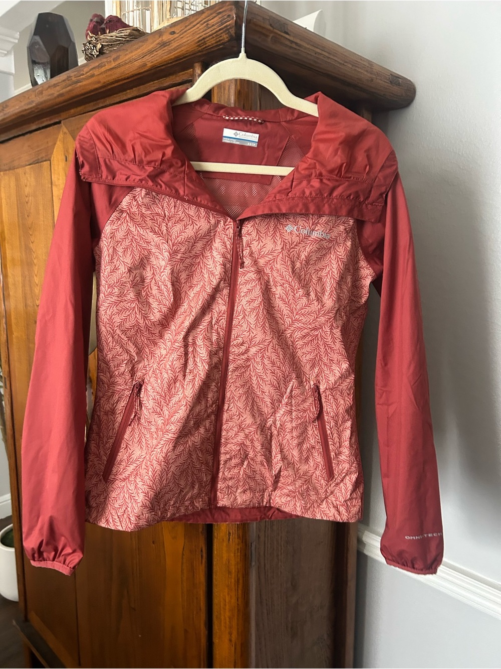 Columbia Women's Coral Red Patterned Windbreaker Jacket